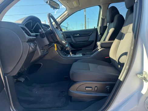 Used 2017 Chevrolet Traverse LT w/ Style and Technology Package image 29
