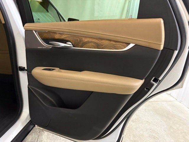 Used 2021 Cadillac XT5 Sportv w/ Platinum Package AWD/4WD image 17