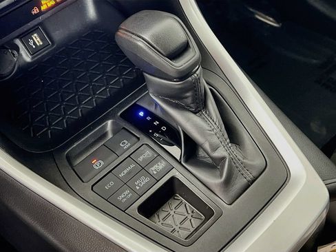 Certified 2025 Toyota RAV4 LE AWD/4WD image 15