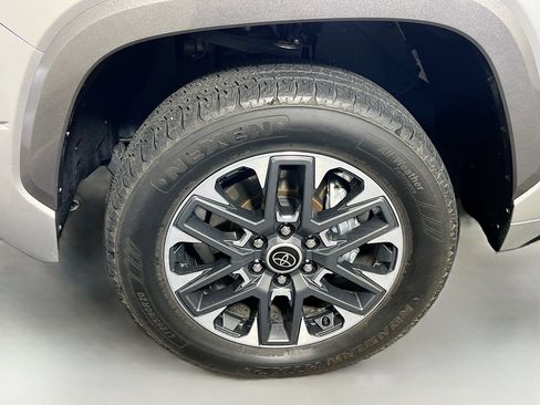 Used 2024 Toyota Tundra Limited AWD/4WD image 13