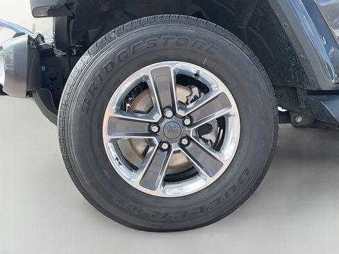 Used 2020 Jeep Wrangler Unlimited Sahara image 41