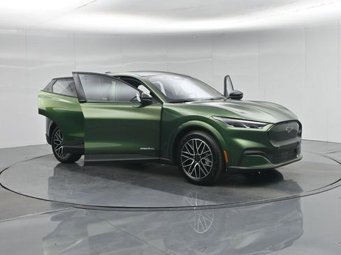 Used 2025 Ford Mustang Mach-E Premium image 37