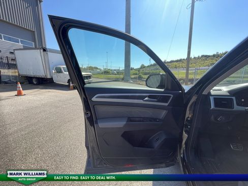 Used 2022 Volkswagen Atlas SEL R-Line image 11