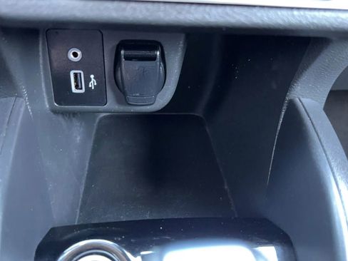 Used 2020 Nissan Versa SV image 31