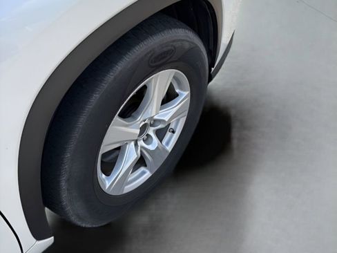 Used 2021 Toyota Highlander L image 9