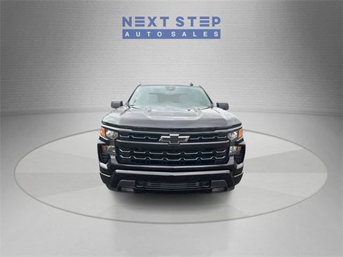 Used 2023 Chevrolet Silverado 1500 Custom image 2