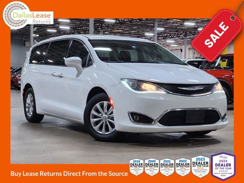 Used 2018 Chrysler Pacifica Touring Plus FWD image 1