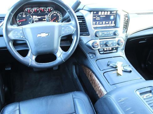Used 2016 Chevrolet Suburban LTZ RWD image 11