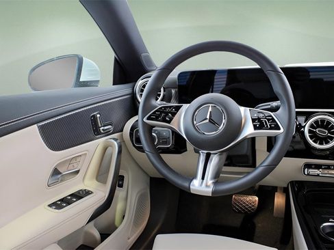 Used 2025 Mercedes-Benz CLA 250 image 9
