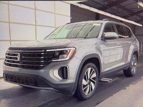 Used 2025 Volkswagen Atlas SE FWD image 1
