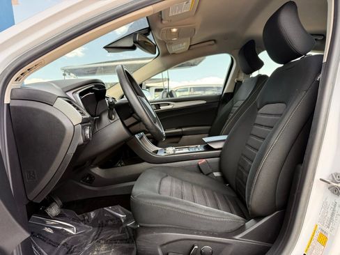Used 2019 Ford Fusion SE FWD image 12