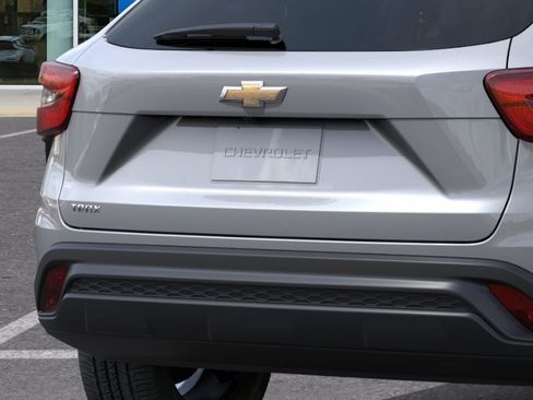 New 2026 Chevrolet Trax LS w/ LS Convenience Package FWD image 16