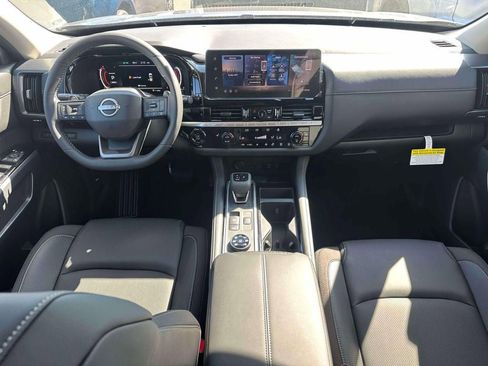 New 2026 Nissan Pathfinder SL image 14