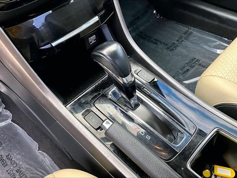 Used 2017 Honda Accord Touring image 16