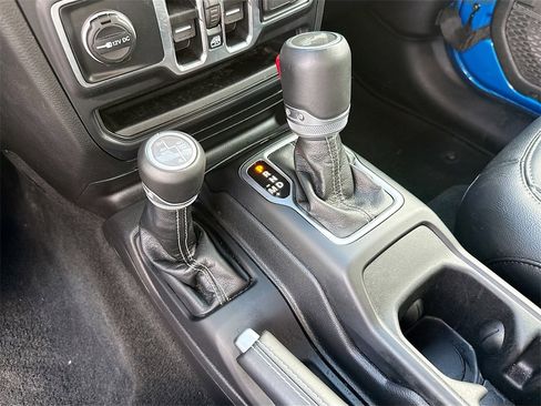 Used 2023 Jeep Wrangler Unlimited Sahara w/ Cold Weather Group image 17