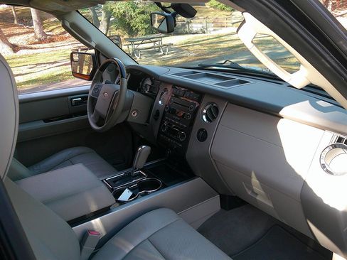 Used 2014 Ford Expedition Limited image 22