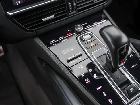 Used 2020 Porsche Cayenne S image 14