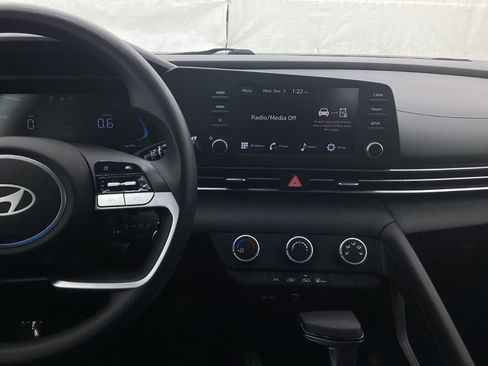 Used 2025 Hyundai Elantra SE w/ Cargo Package image 31