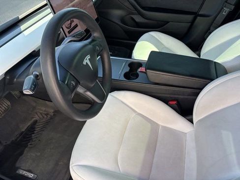 Used 2021 Tesla Model 3 Standard Range Plus image 9