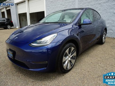 Used 2023 Tesla Model Y Long Range AWD/4WD image 3