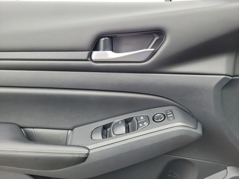 Used 2025 Nissan Altima 2.5 SV image 17