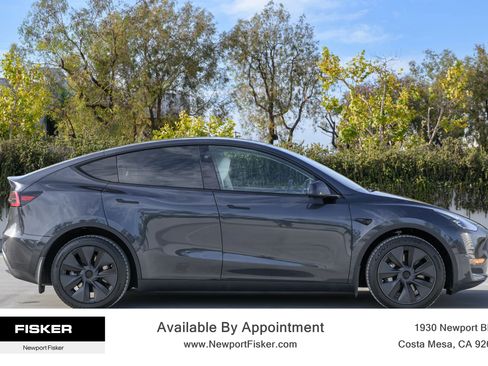 Used 2024 Tesla Model Y Long Range AWD/4WD image 9