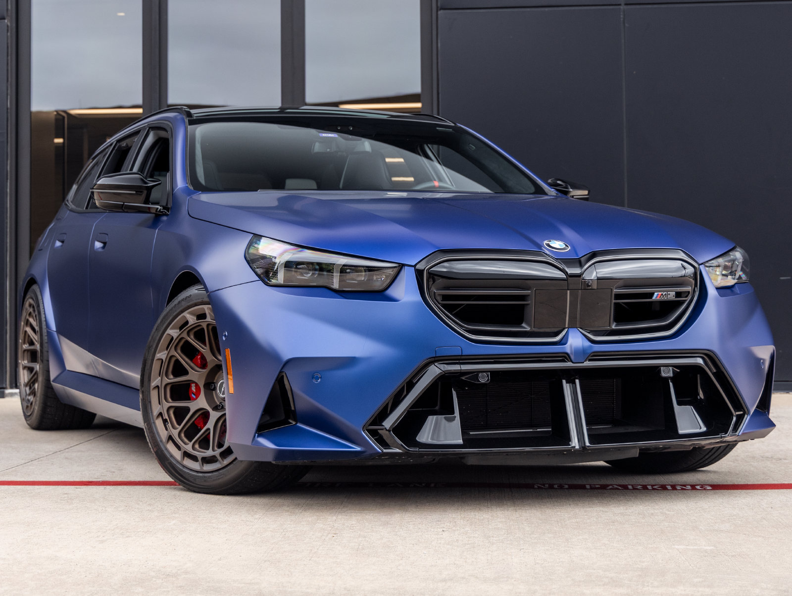 Used 2026 BMW M5 Touring AWD/4WD image 2