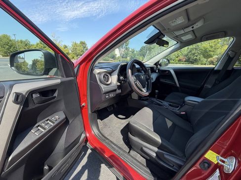 Used 2017 Toyota RAV4 LE w/ Carpet Mat Package FWD image 12