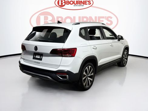 Used 2023 Volkswagen Taos SE w/ Panoramic Sunroof Package FWD image 11