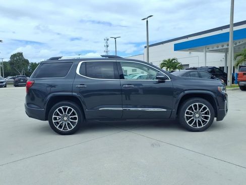 Used 2022 GMC Acadia Denali w/ Denali Ultimate Package FWD image 16