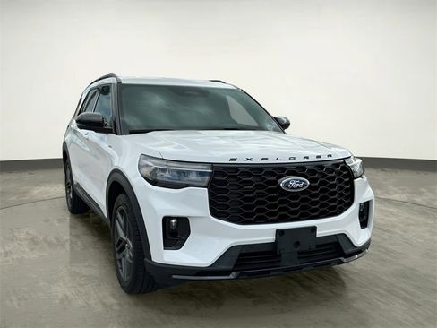 Certified 2025 Ford Explorer ST-Line w/ ST-Line Street Pack image 11