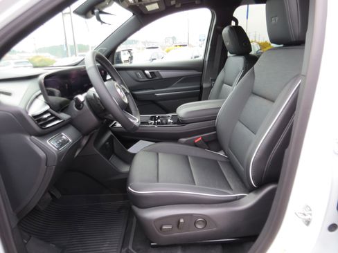 New 2026 Buick Enclave Sport Touring w/ Power Package image 17