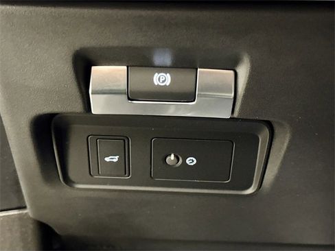 Used 2023 Land Rover Range Rover Evoque SE image 10