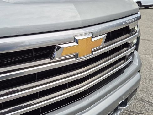 Used 2025 Chevrolet Silverado 1500 High Country AWD/4WD image 37
