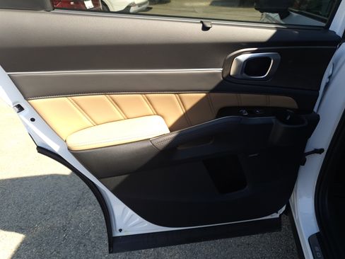 New 2025 Kia Sorento SX Prestige w/ Olive Brown Leather Package image 13