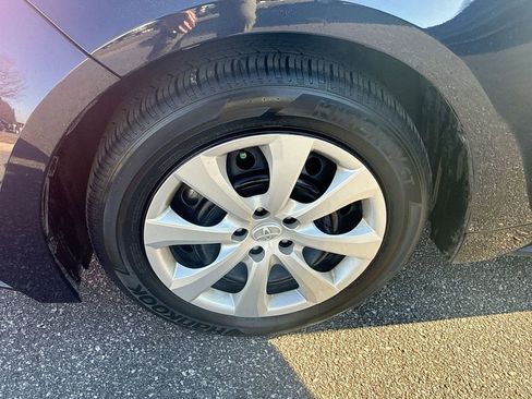 Used 2024 Toyota Corolla LE image 29