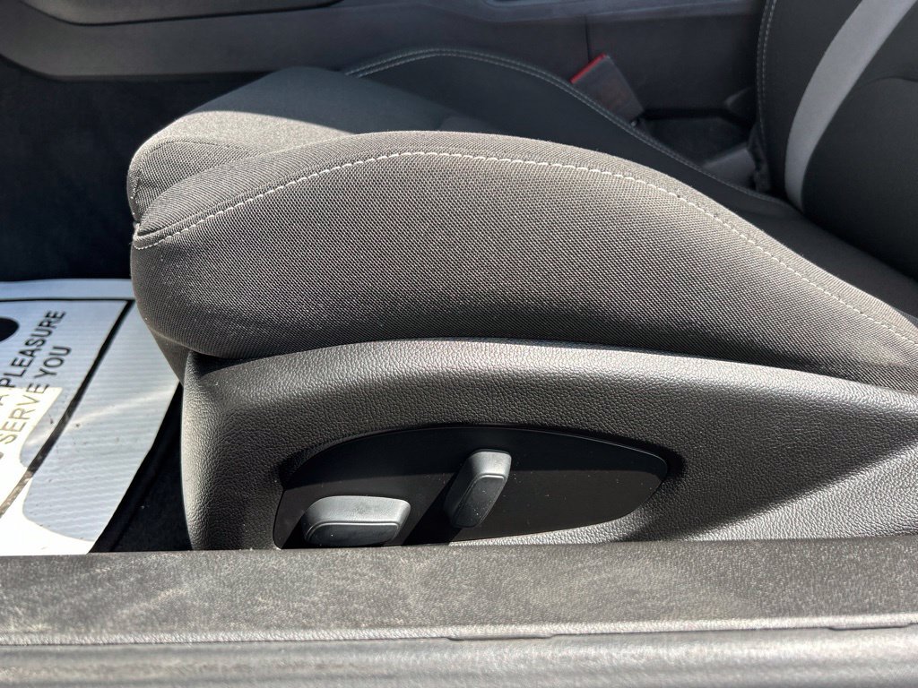Used 2020 Chevrolet Camaro LT w/ Technology Package RWD image 41
