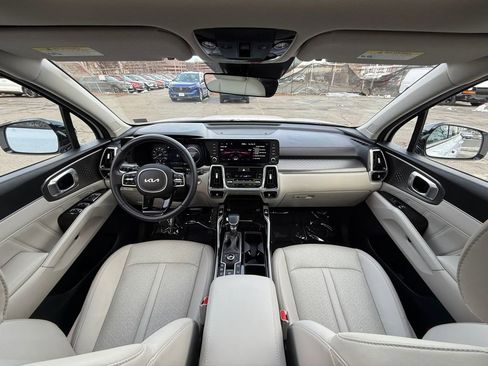 Certified 2023 Kia Sorento SX image 25