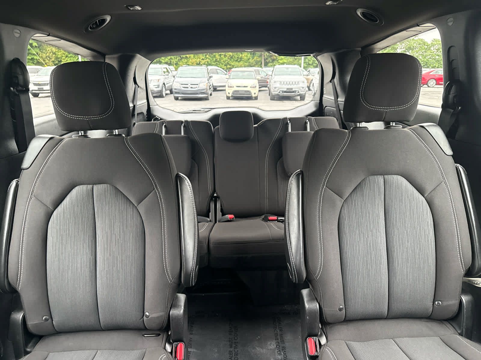 Used 2023 Chrysler Pacifica Touring FWD image 15