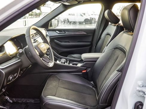 New 2025 Jeep Grand Cherokee L Altitude image 19