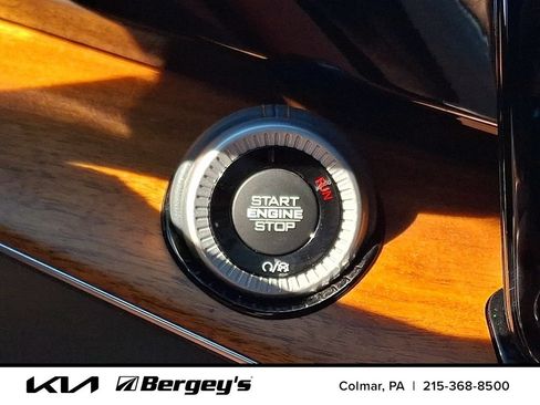 Used 2023 Jeep Grand Wagoneer Series III w/ Rear Seat Video Group 1 AWD/4WD image 31