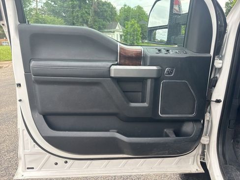 Used 2017 Ford F250 Platinum w/ Platinum Ultimate Package AWD/4WD image 13