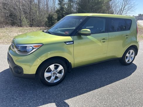 Used 2017 Kia Soul FWD image 1
