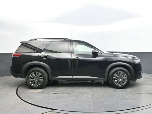 Used 2025 Nissan Pathfinder SV image 6