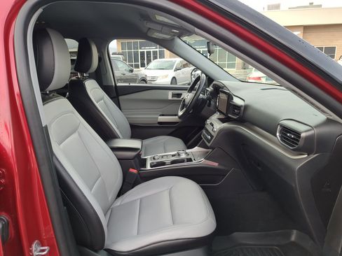 Used 2021 Ford Explorer XLT w/ Equipment Group 202A image 29