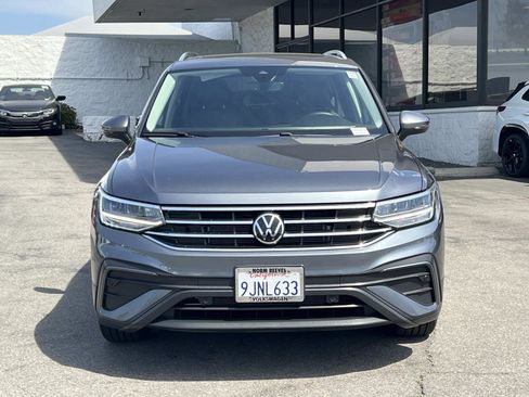 Certified 2022 Volkswagen Tiguan SE w/ Panoramic Sunroof Package image 4