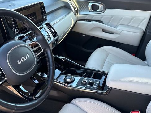 Used 2022 Kia Sorento SX Prestige image 19