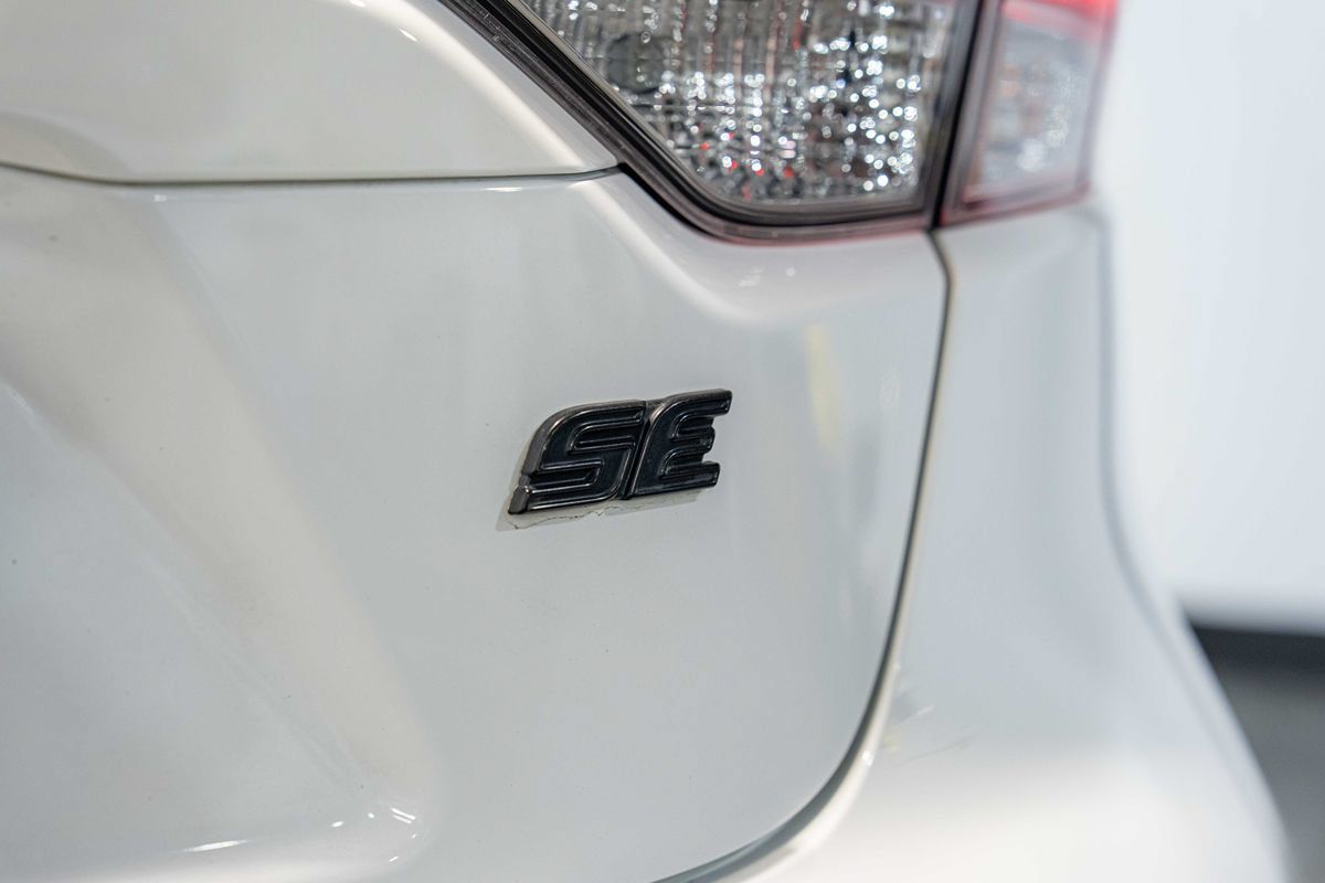 Used 2020 Toyota Corolla SE w/ Carpet Mat Package (TMS) FWD image 12