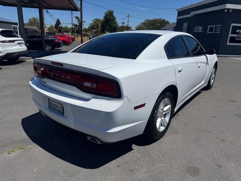 Used 2014 Dodge Charger SE RWD image 5