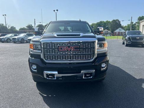 Used 2019 GMC Sierra 2500 Denali w/ Duramax Plus Package AWD/4WD image 2